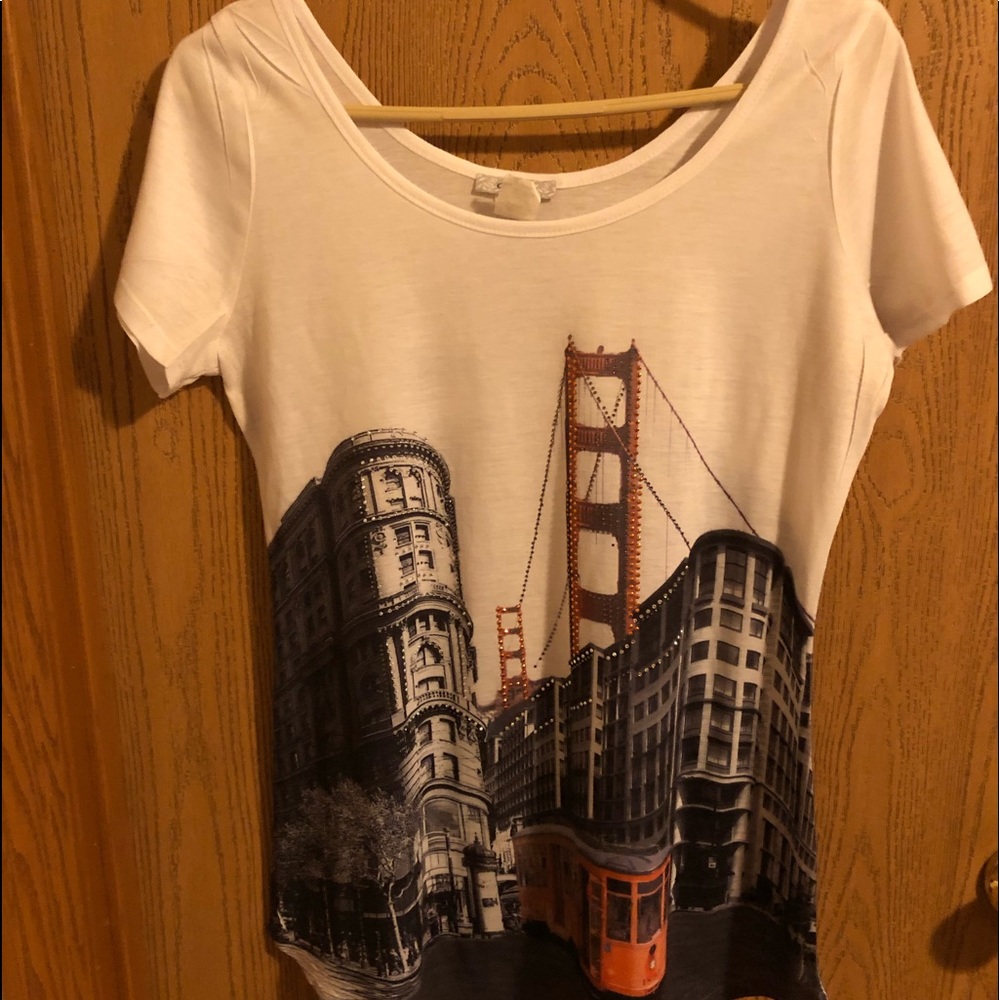 Short sleeve light weight top
